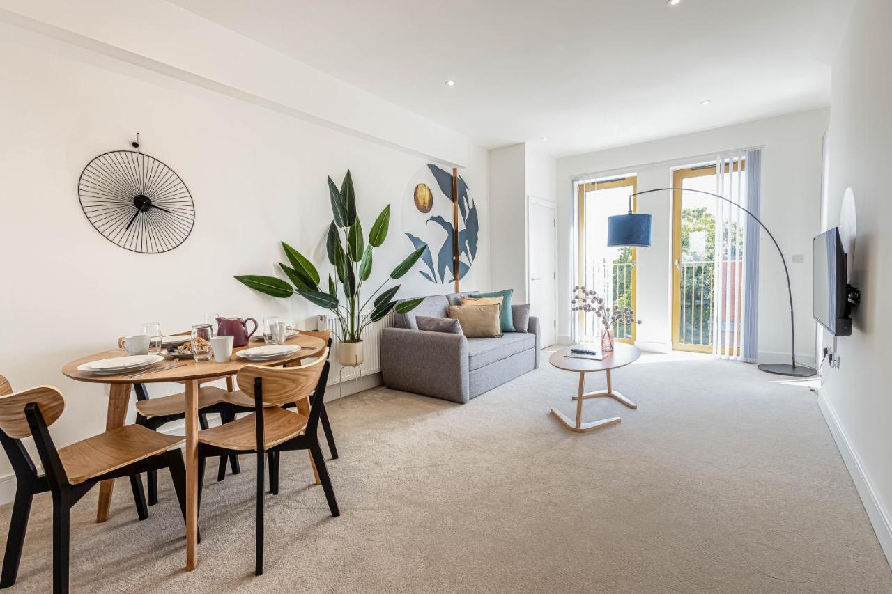 Modern Apartments With Balcony In Merton Near Wimbledon By Sojo Stay Мітчем Екстер'єр фото