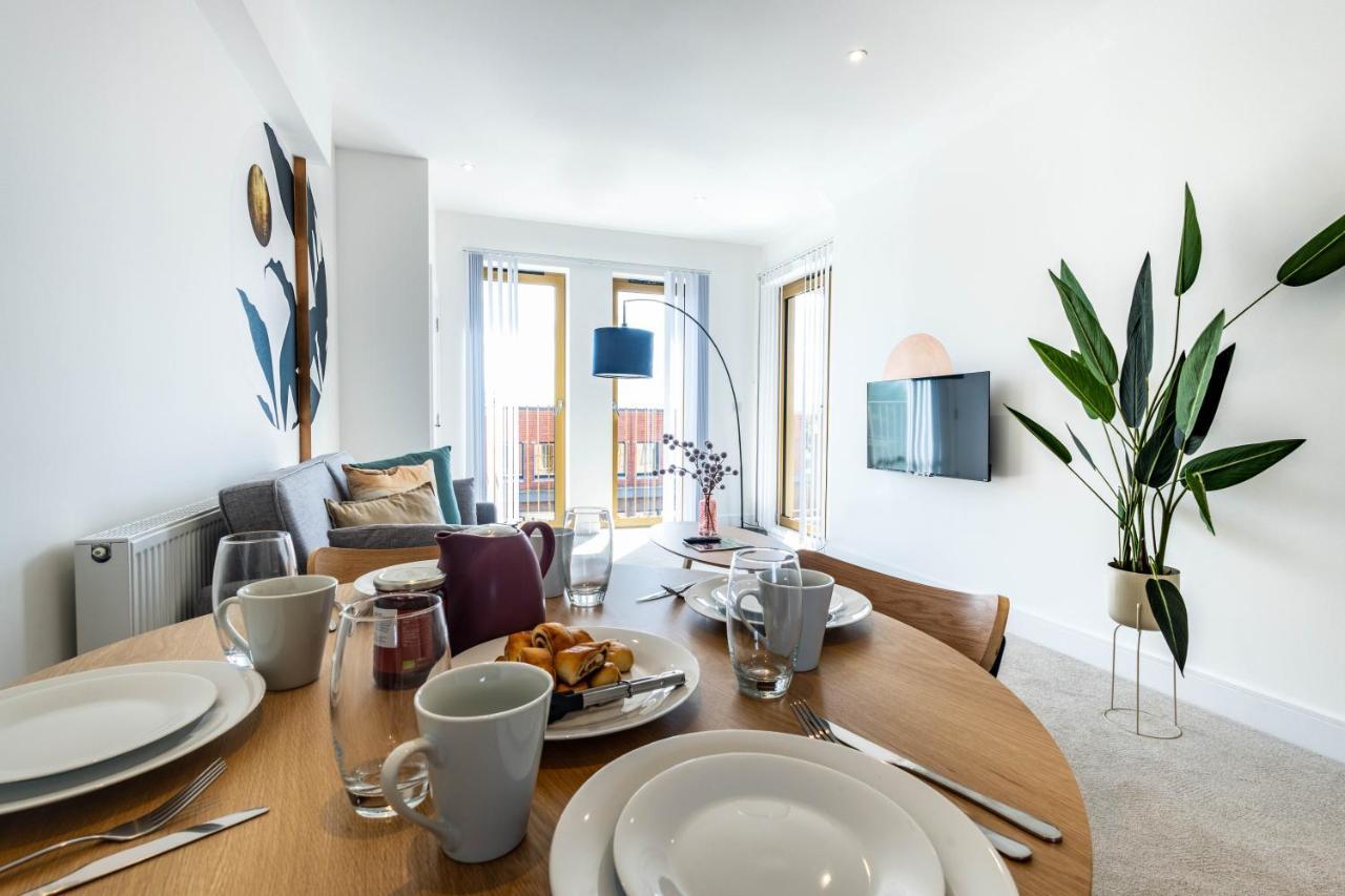 Modern Apartments With Balcony In Merton Near Wimbledon By Sojo Stay Мітчем Екстер'єр фото