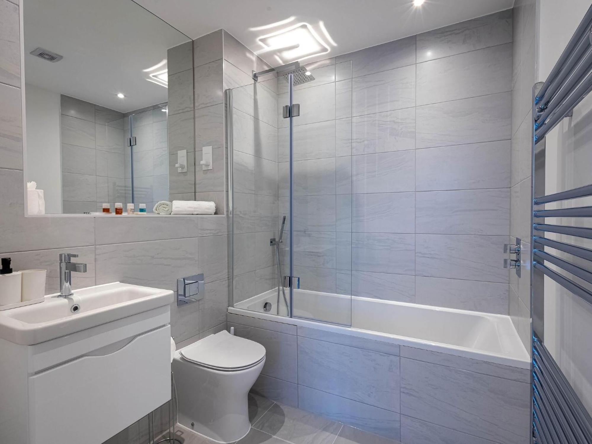 Modern Apartments With Balcony In Merton Near Wimbledon By Sojo Stay Мітчем Екстер'єр фото